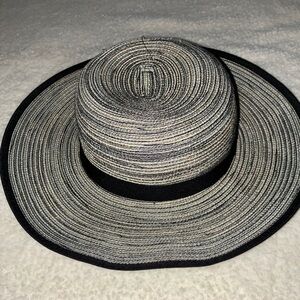 Solar Escape Womens Sun Hat One Size Black Beige Wide Brim Woven Adjustable. EUC